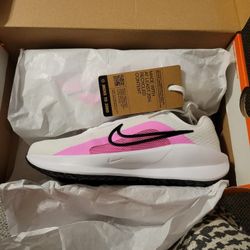 Women Nike Shoes Size 8 New