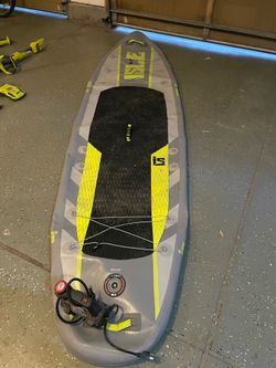 ISLE Explorer AirTech Inflatable SUP 11' x 32" x 6" 238L - HAS HOLE - (Needs Repair)