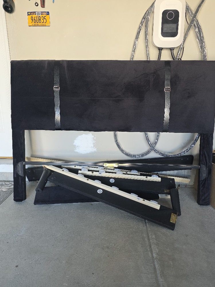 Velvet Black Full Platfor Matres Frame, Like New