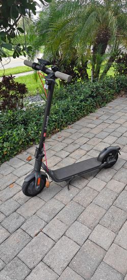 Navee v25 electric scooter