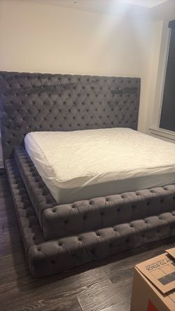 King sized tufted bed