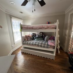 Child’s bunk bed w/ trundle bedroom set