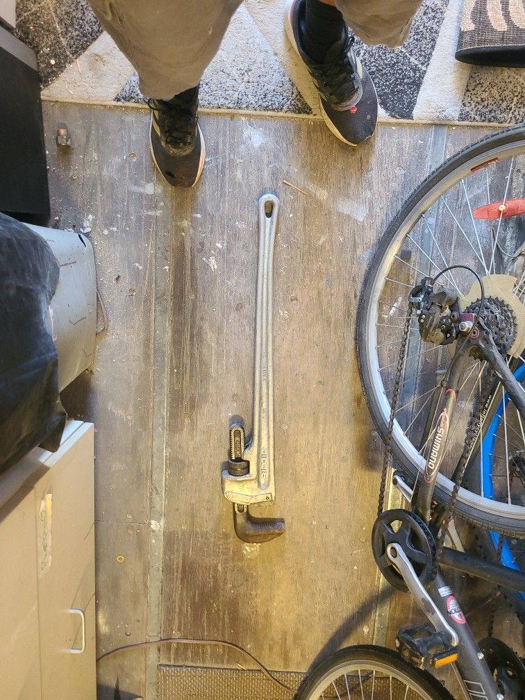 Ridgid 36" 836 pipe wrench 