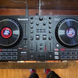 Numark Mixtrack Platinum FX DJ Controller - 4-Deck with Jog Displays