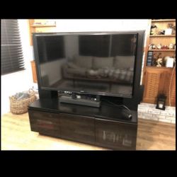 Scan Design Console Table + Samsung Tv 