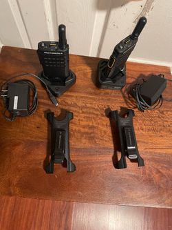 Motorola SL300 two way radio