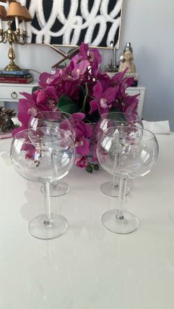 Set of 4 wine glasses