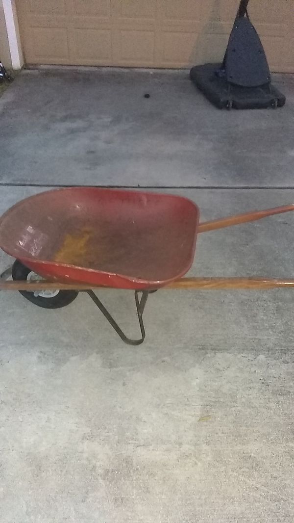 4 cubic feet wheelbarrow for Sale in Apopka, FL - OfferUp