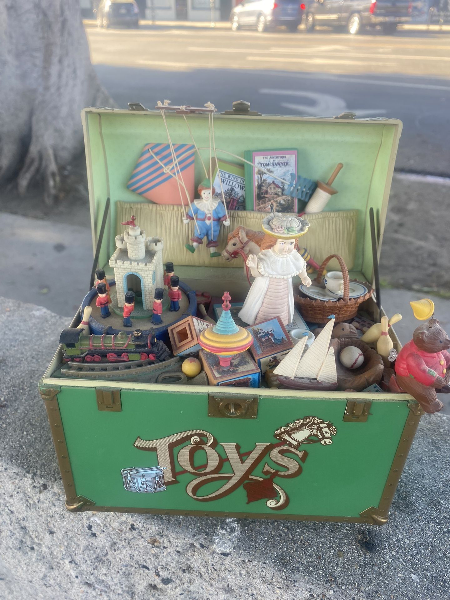 Vintage Enesco 1986 Precious Moments Toy Chest Green Music Box Musical Toy WORKS