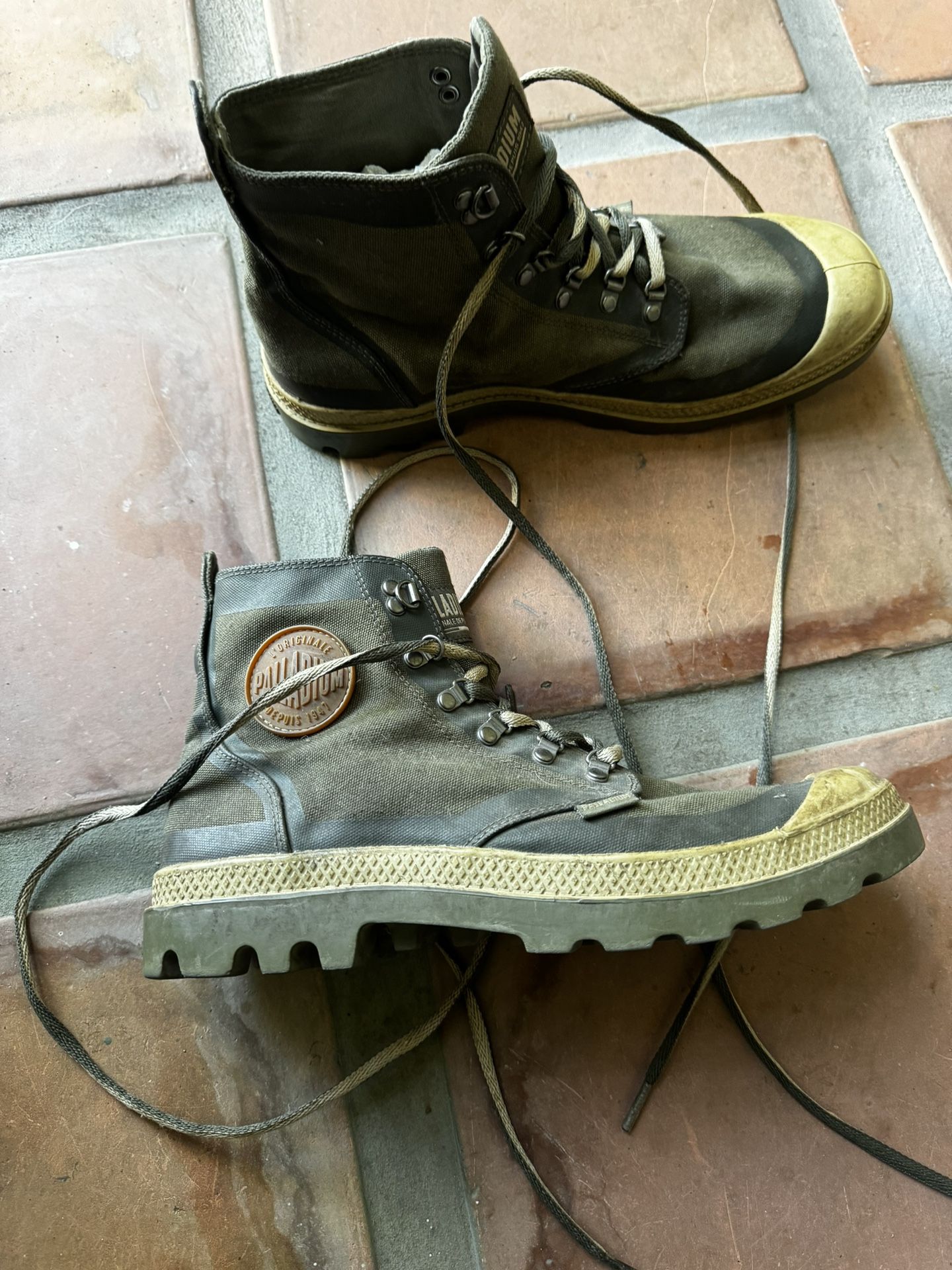 Men's size 8 Palladium Boots/High Tops Khaki / Green