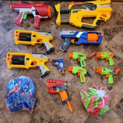 Nerf Guns Lot - 11 guns + 2 bags of ammo / foam Darts / bullets