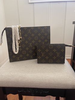 TOILETRY pouch With chain