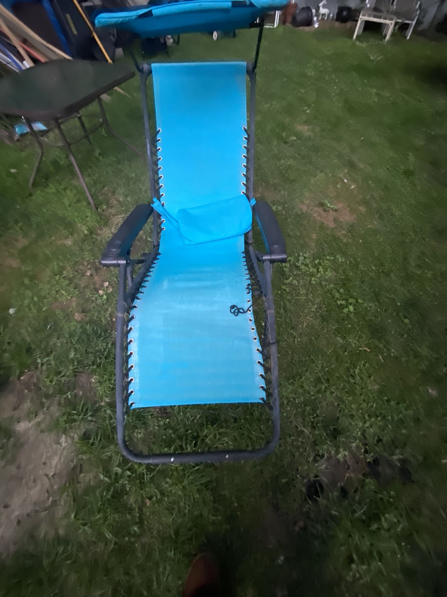 Yard Recliner Chairs With Umbrella $40.00