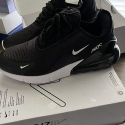 Nike 270 / Mens 8.5 , 9.5 , 10 , 11