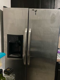 GE side-by-side fridge/freezer