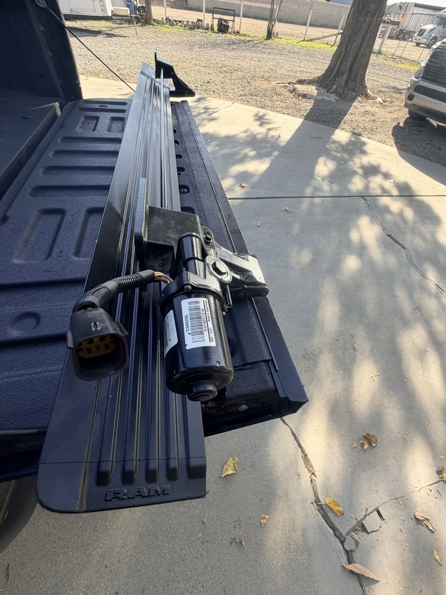 RAM RUNNING BOARD SIDE STEP (2023)