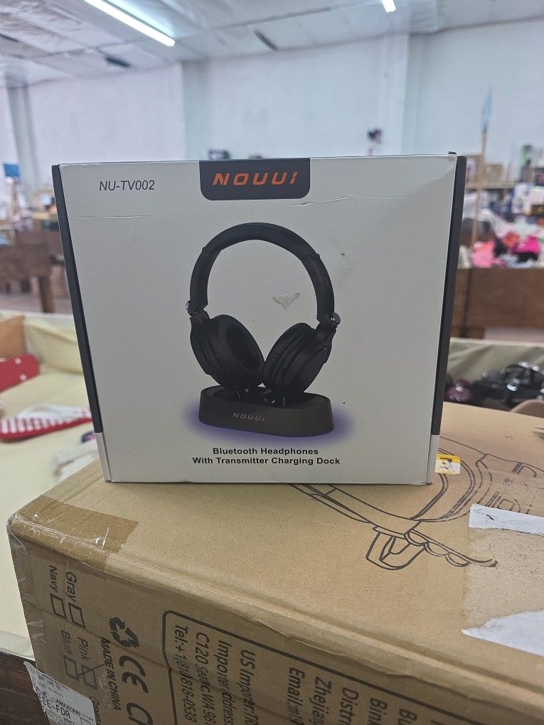 Nouui- Bluetooth Headphones With Transmitter Charging Dock