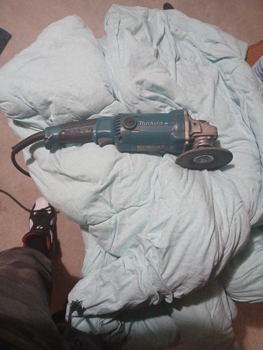 Makita GA6010Z 6" Grinder