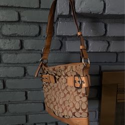 Vintage coach crossover/shoulder bag