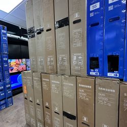 75” Samsung QLED 4K Smart TV – 7 Series (QN75Q72DD)