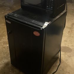 Microwave-Mini Refrigerator Combo