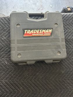 Tradesman 18 Gauge Brad Nailer Kit (Pneumatic) w/ Case & Nails