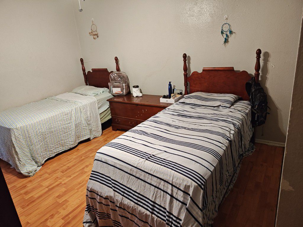 Twin Bed Set With 2 Dresser