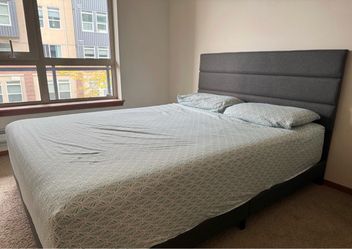 Ashley 12” Memory Foam Queen Mattress – Excellent Condition