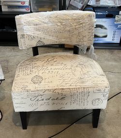 Petite Chair (Ivory/Black)