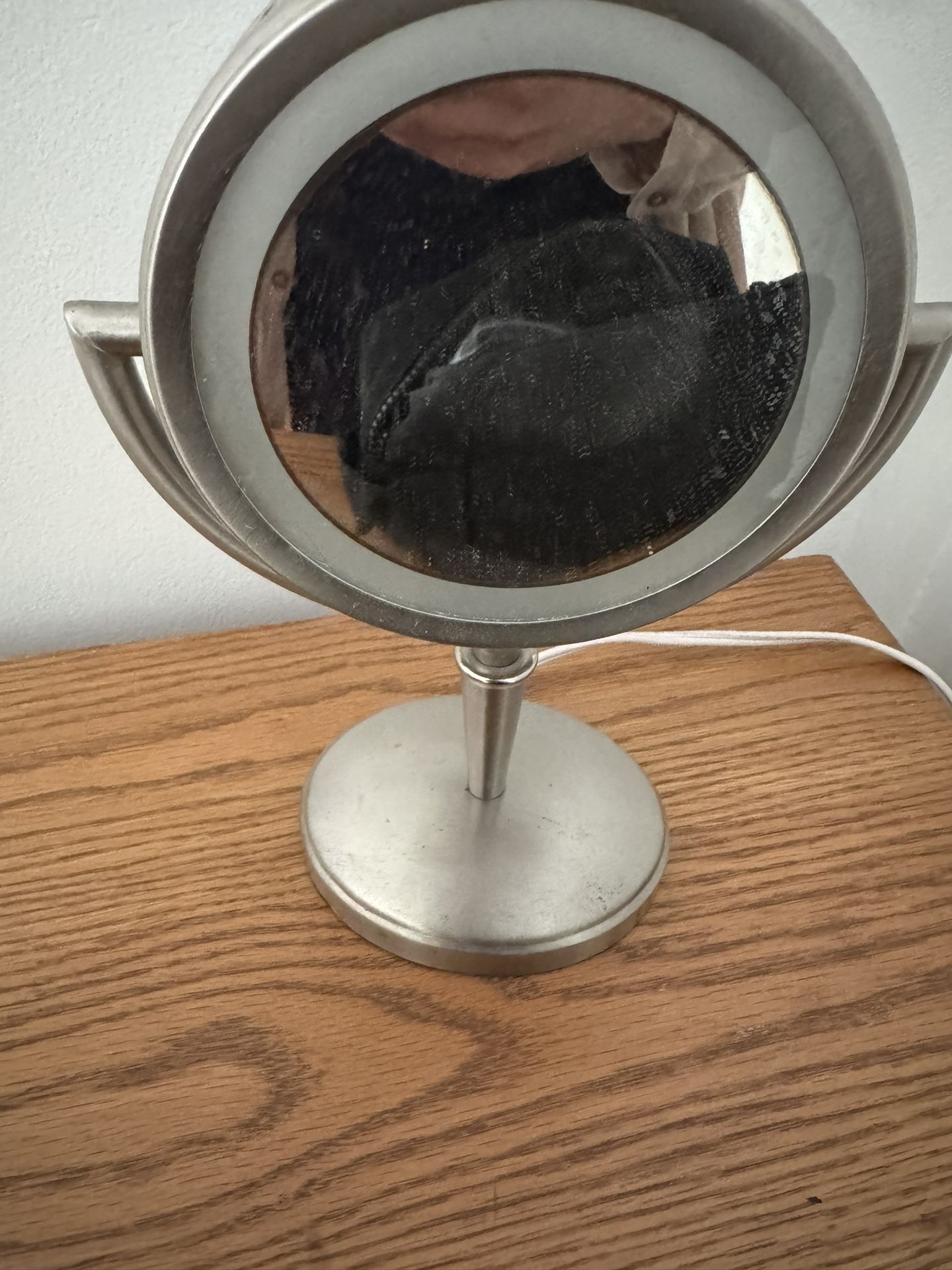 Vanity mirror