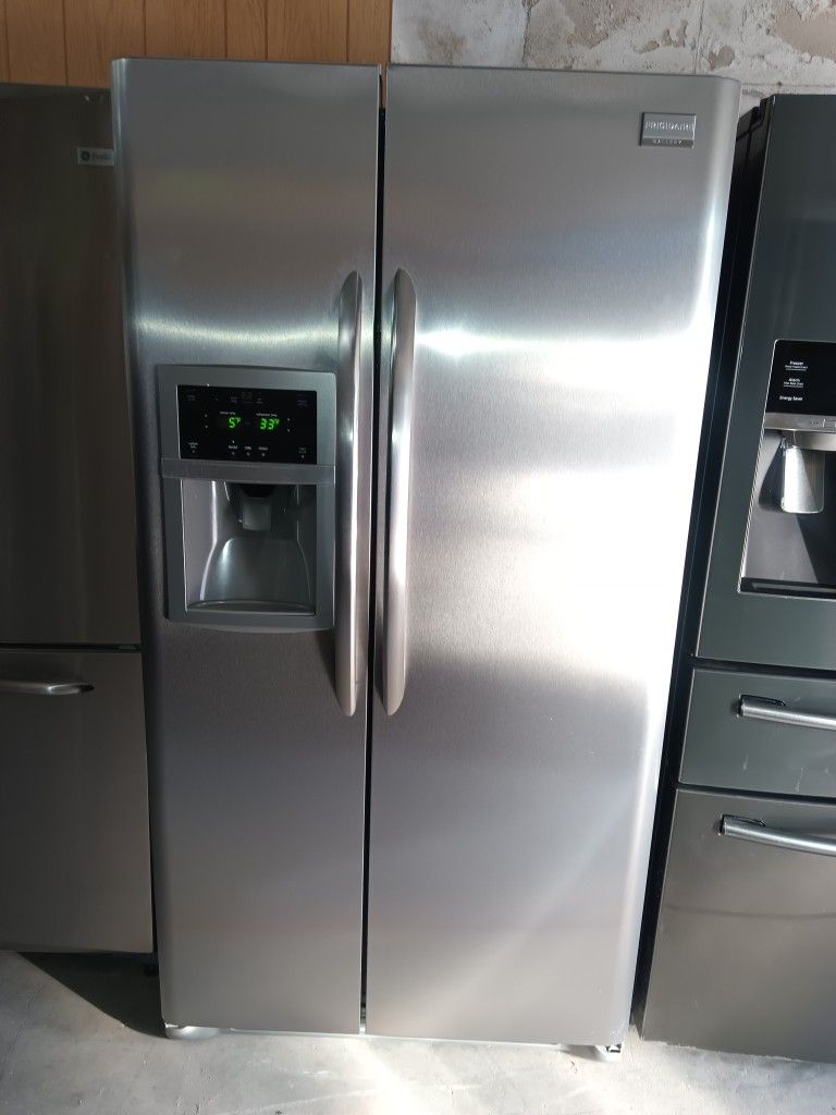 Frigidaire Side By Side Refrigerator Stainless Steel Everything Works Good 💯