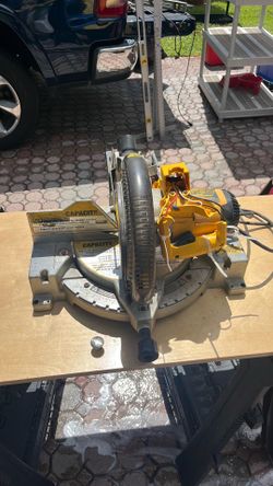 10’ Dewalt compound miter saw