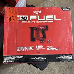 Milwaukee Fuel 18g 1/4 In. Narrow Crown Stapler 
