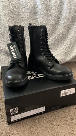 Boots Tuk