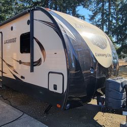 2018 Forest River Lacrosse 330rst, $5k To Buyer!