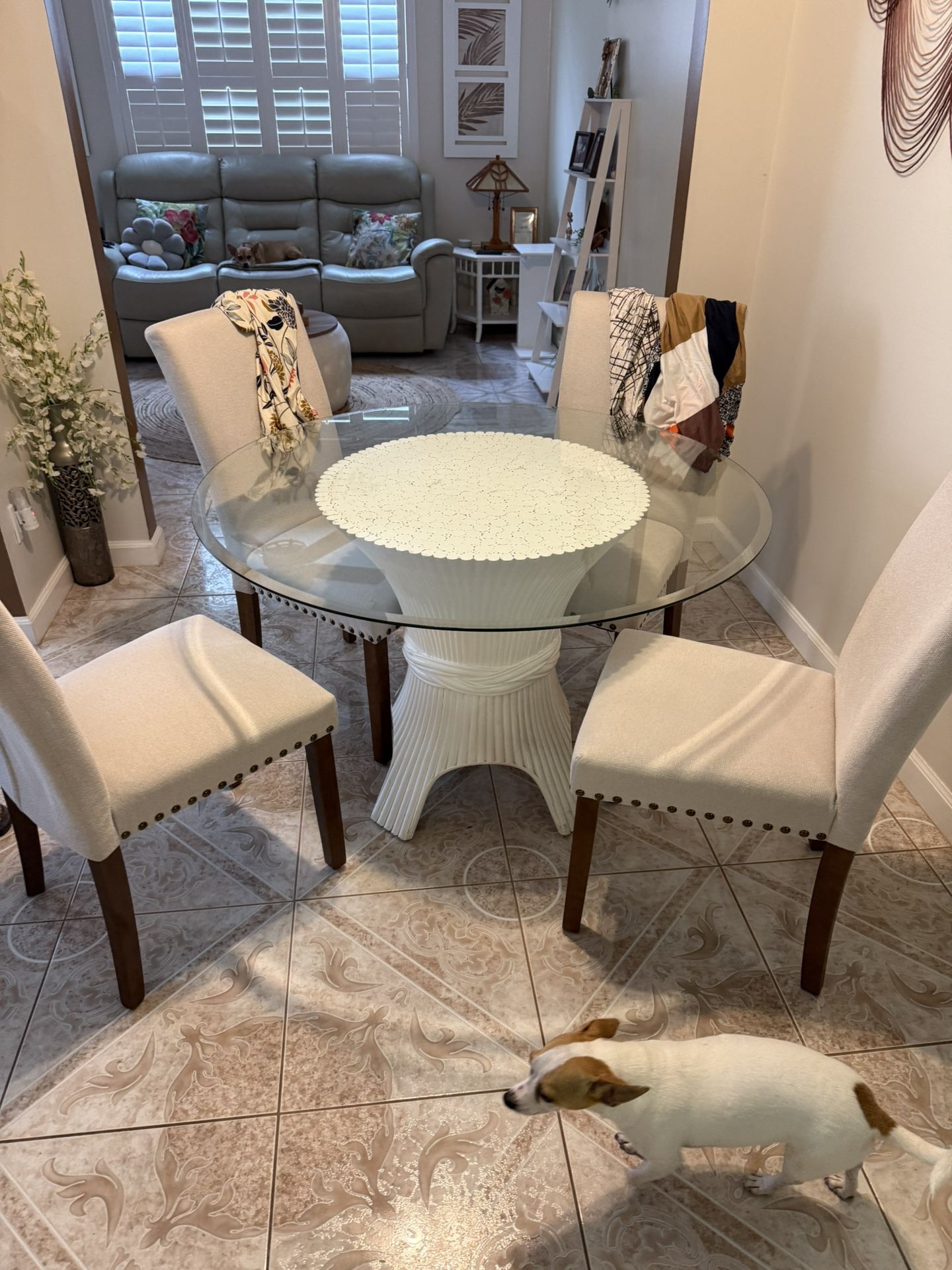Must Go. Dining Set
