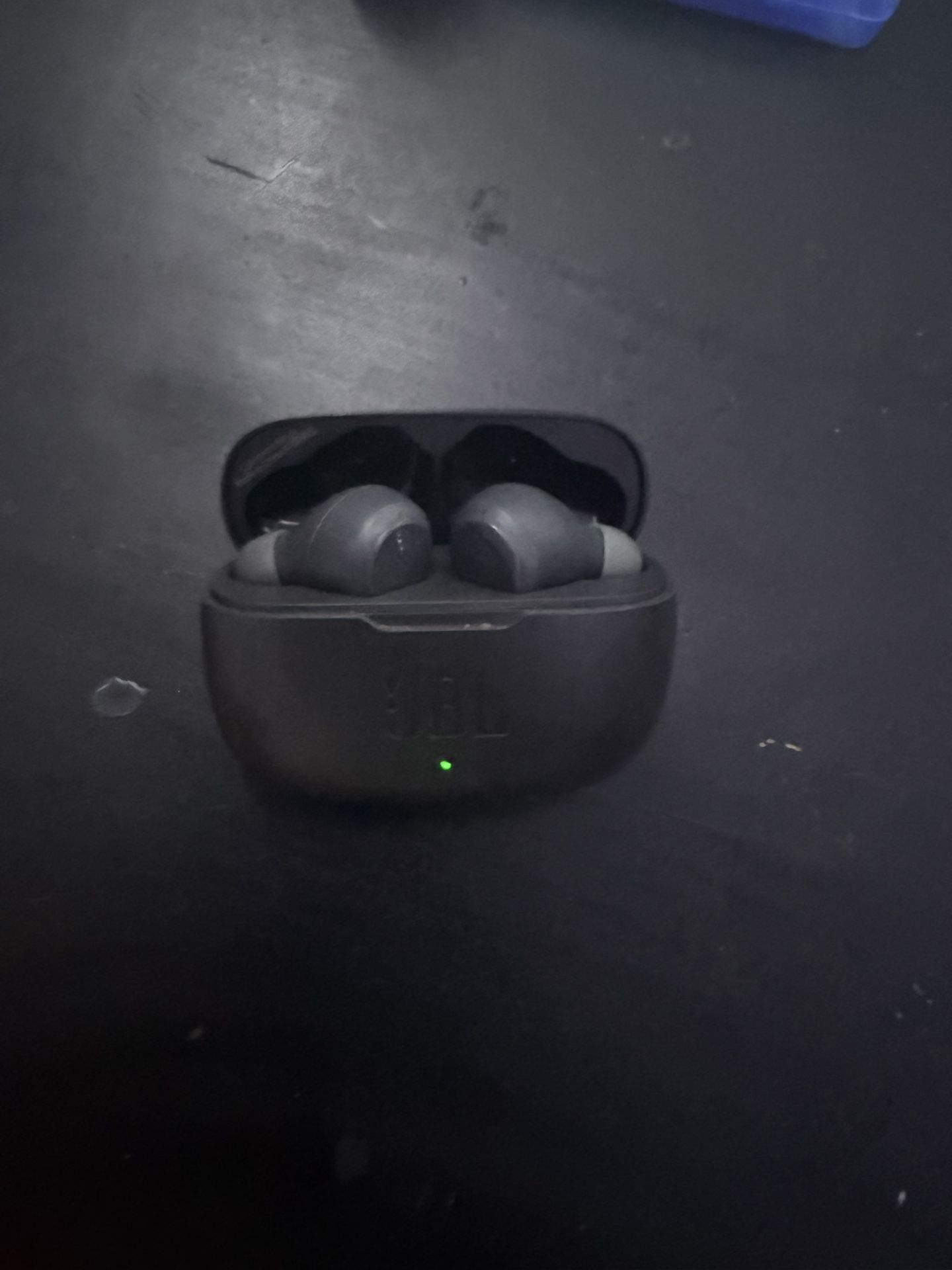 Black JBL Vibe 200TWS
