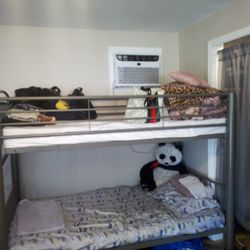 Bunk Beds/twin w/mattress/protectivecovers