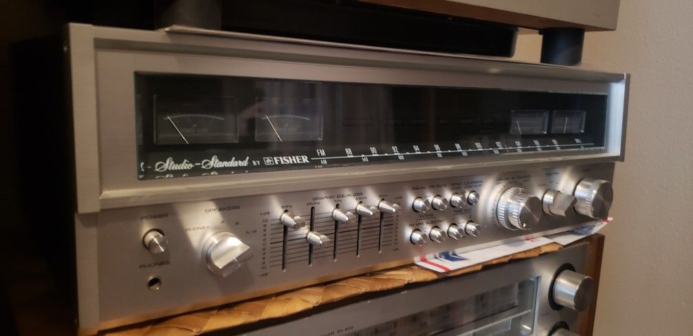 Nice vintage stereo receiver Fisher 75 W per channels in great condition sounds great $375