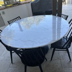 ARHAUS table And Chairs 