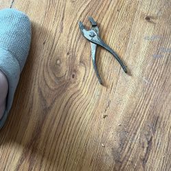 Pliers