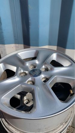 Excellent set of used wheels 17x8 5 lug pattern