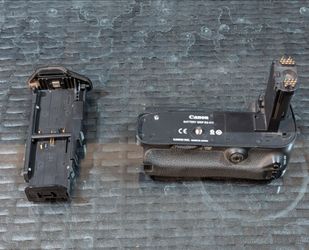 Used Canon BG-E11 battery grip
