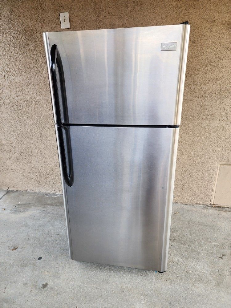 28x30x60 FRIGIDAIRE FRIDGE 14CUFT SILVER 3MONTHS WARRANTY