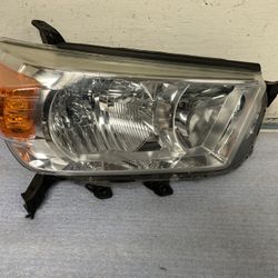 Headlight Toyota 4Runner Right 2010 - 13