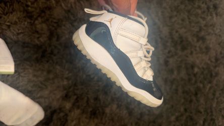 Jordan 11 (SIZE 7C)