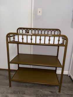 baby changing table/cambiador de bebé