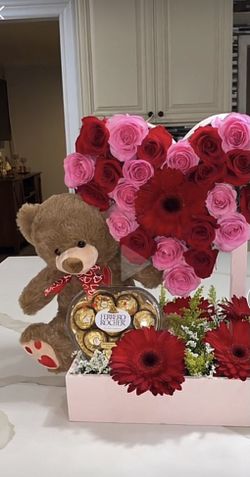 Valentine’s Day arrangements ❤️