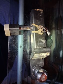 Curt Trailer Hitch with Ball and pin with lock and two 🔑