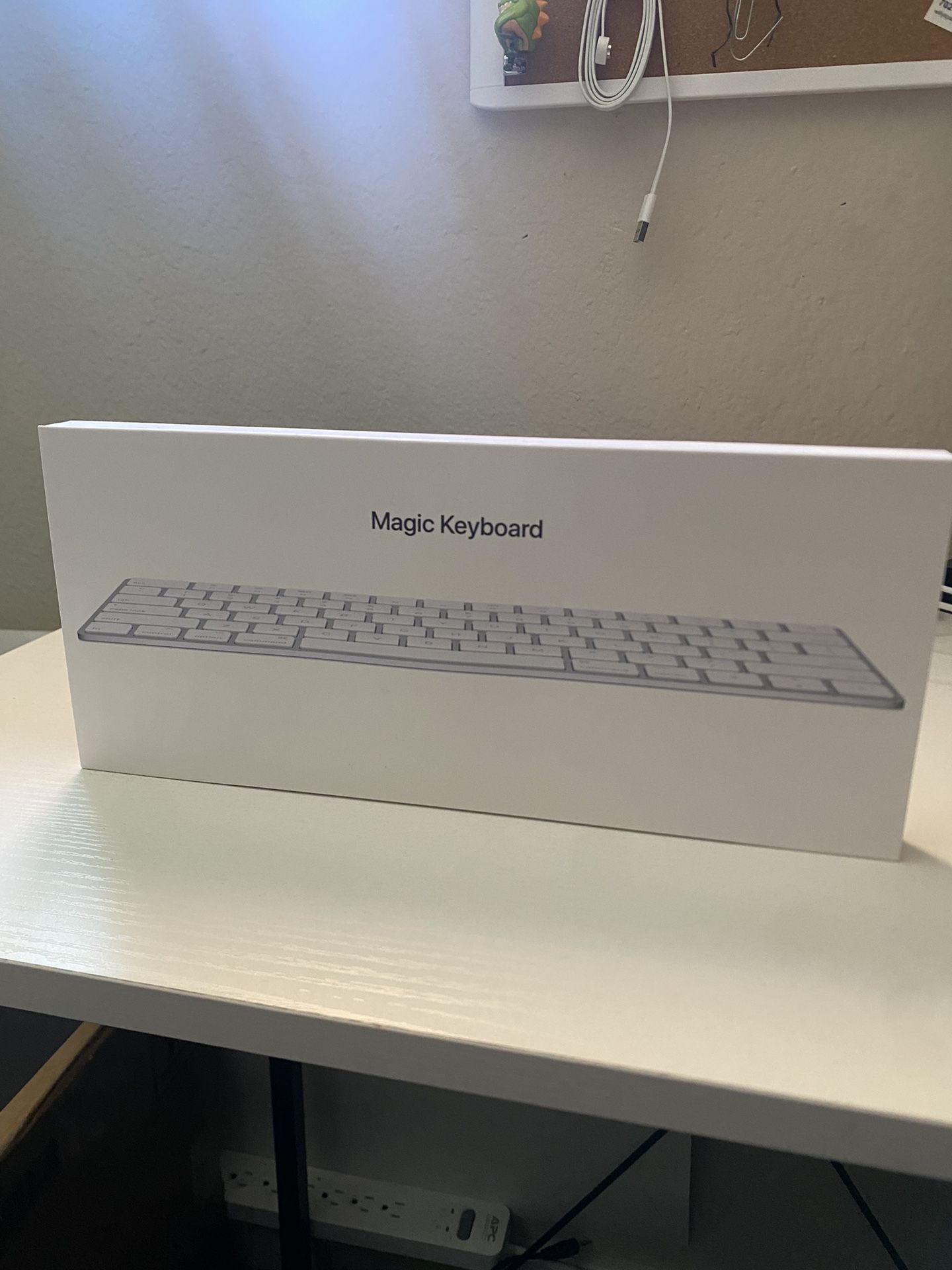 APPLE MAGIC KEYBOARD